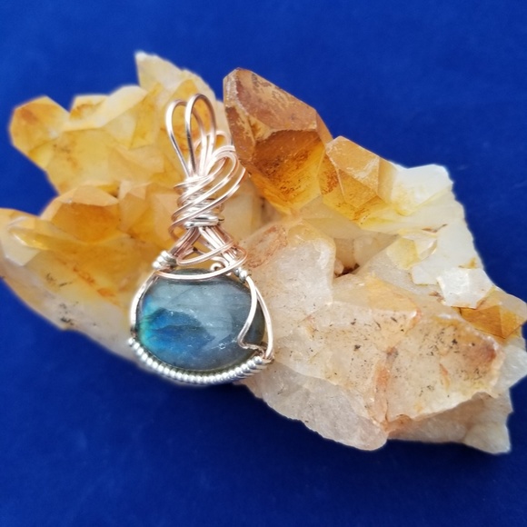 Blue labradorite pendant - Picture 3 of 4